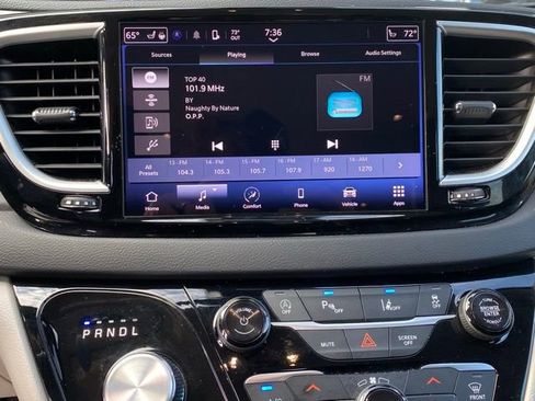 Used 2023 Chrysler Pacifica Touring-L image 20