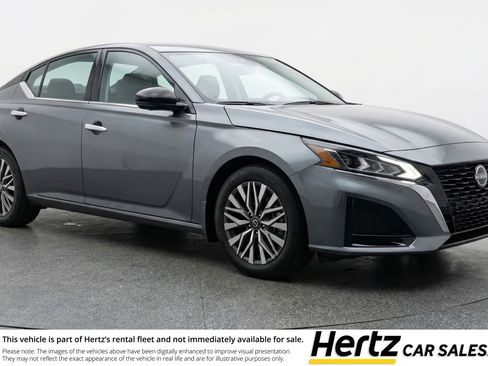 Used 2025 Nissan Altima 2.5 SV FWD image 1