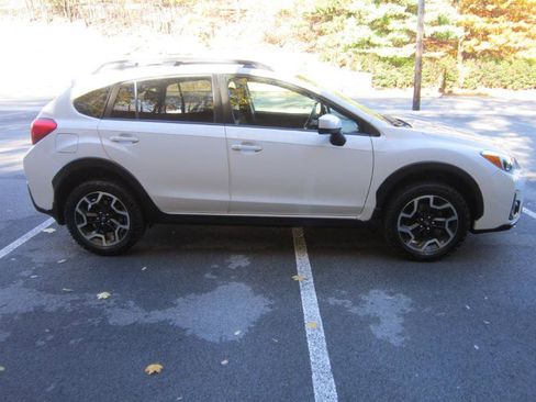 Used 2017 Subaru Crosstrek 2.0i Premium image 3