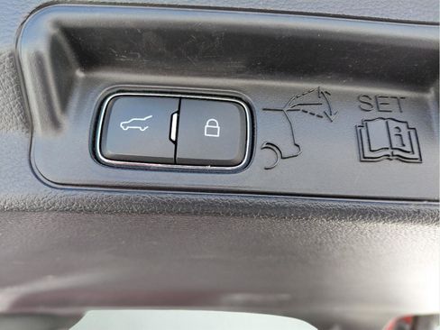 Used 2022 Ford Explorer XLT w/ Equipment Group 202A image 20