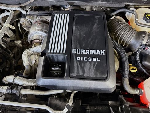 Used 2020 Chevrolet Silverado 1500 LT image 38