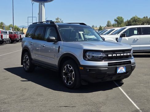 Used 2021 Ford Bronco Sport Outer Banks AWD/4WD image 3