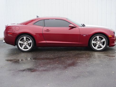 Used 2010 Chevrolet Camaro SS w/ RS Package image 2