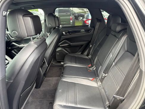 Used 2019 Porsche Cayenne AWD/4WD image 10