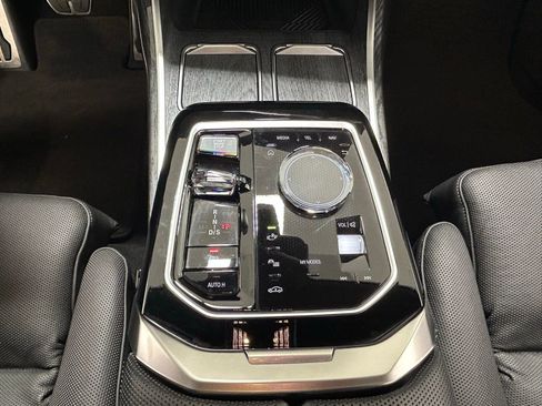 Used 2023 BMW 760i xDrive w/ Executive Package image 23