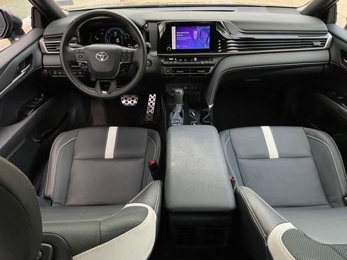 Used 2025 Toyota Camry SE image 19