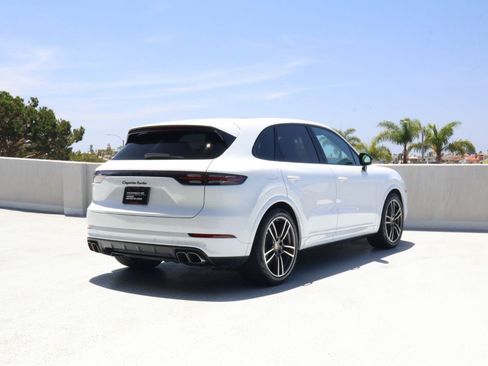 Certified 2023 Porsche Cayenne Turbo AWD/4WD image 9