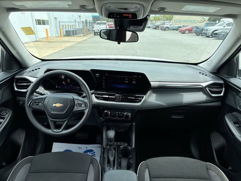 Used 2025 Chevrolet TrailBlazer LT FWD image 19