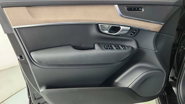 New 2026 Volvo XC90 T8 Plus w/ Protection Package AWD/4WD image 9