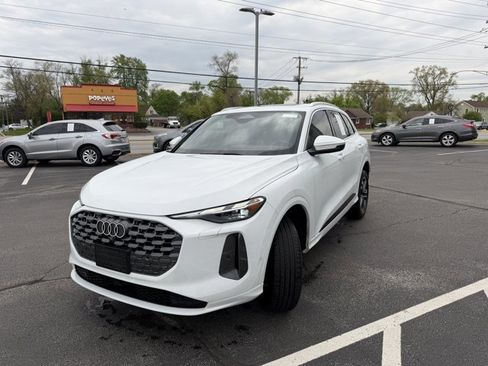 Used 2025 Audi Q5 Premium AWD/4WD image 2