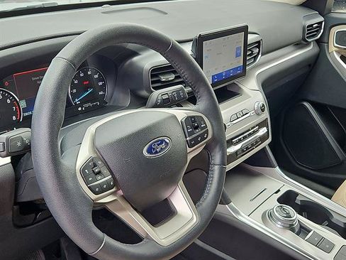 Used 2024 Ford Explorer XLT w/ Equipment Group 202A RWD image 12