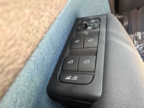 Used 2023 Volvo C40 P8 Recharge Ultimate AWD/4WD image 27