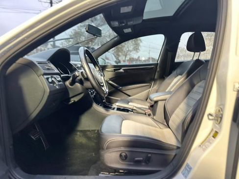 Used 2018 Volkswagen Passat 3.6 FWD image 12