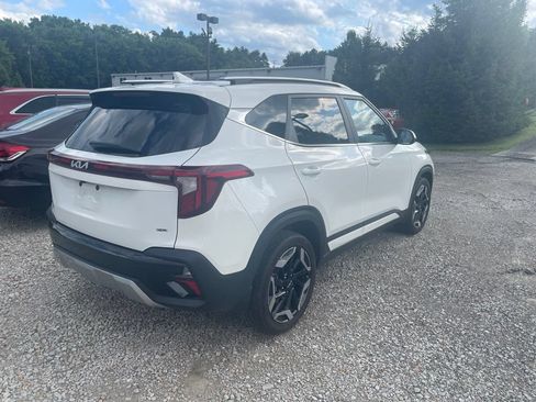 Certified 2024 Kia Seltos SX w/ SX Sunroof Package AWD/4WD image 2