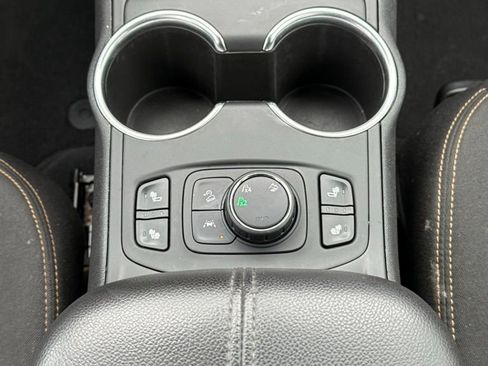 Used 2020 GMC Terrain SLE w/ Driver Convenience Package image 9