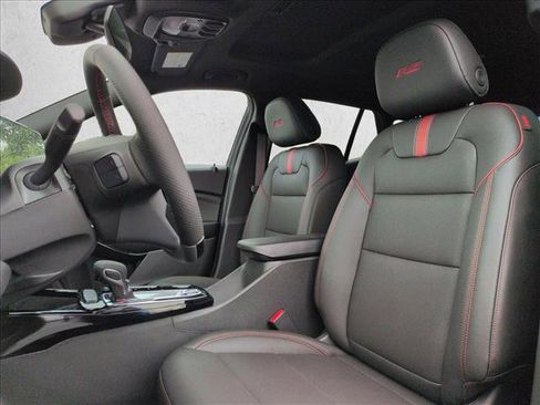 New 2026 Chevrolet Trax RS w/ Sunroof Package FWD image 4