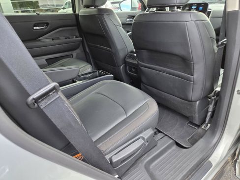 Used 2025 Nissan Pathfinder SL w/ SL Premium Package AWD/4WD image 19