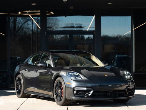 Used 2023 Porsche Panamera GTS image 1