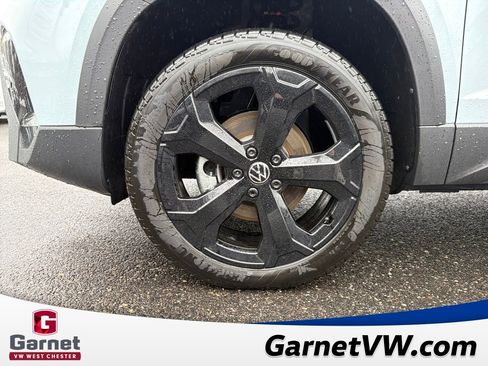 New 2026 Volkswagen Taos SE image 22