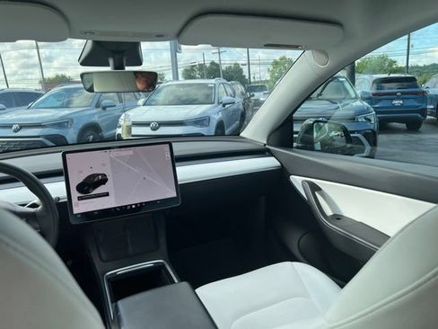Used 2021 Tesla Model Y Long Range AWD/4WD image 11