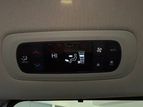 Used 2023 Chrysler Pacifica Touring-L FWD image 44