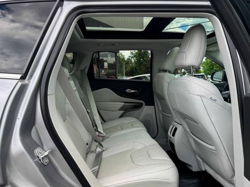 Used 2019 Jeep Cherokee Limited AWD/4WD image 15