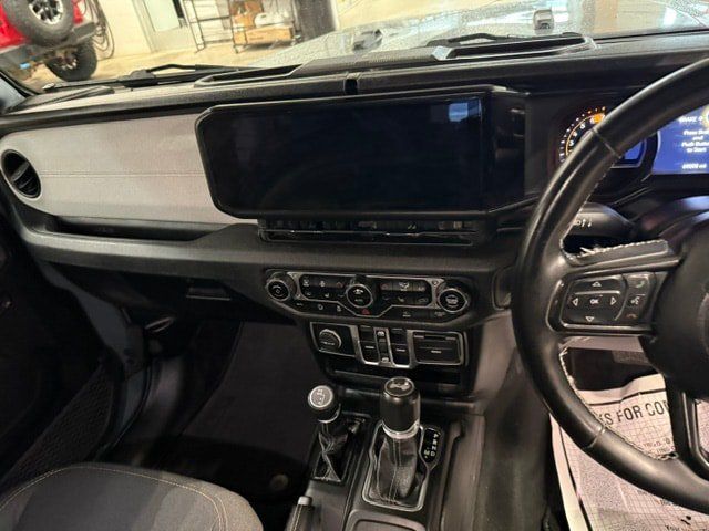Used 2025 Jeep Wrangler Unlimited Sport w/ Convenience Group AWD/4WD image 6