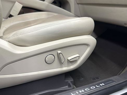 Used 2017 Lincoln MKX Select w/ Select Plus Package image 25