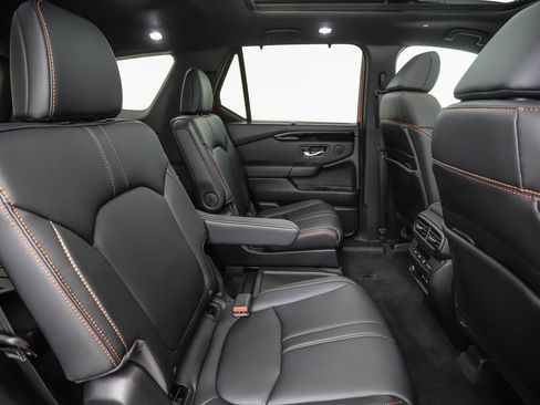 Used 2025 Honda Pilot TrailSport image 26