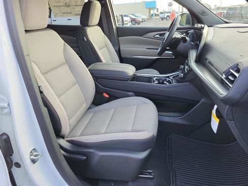 New 2025 Chevrolet Traverse LT w/ Enhanced Driving Package image 25