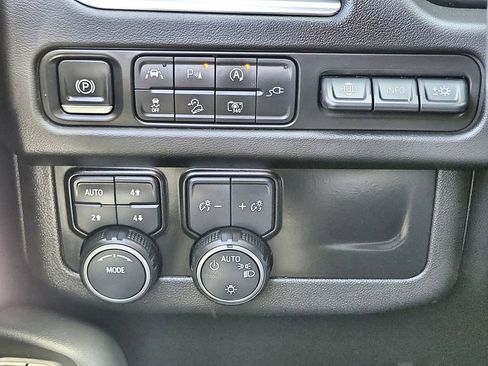 Used 2022 Chevrolet Tahoe Premier image 17