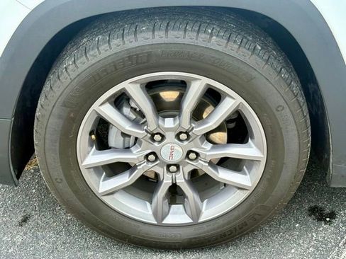 Used 2023 GMC Terrain SLT w/ Tech Package FWD image 32