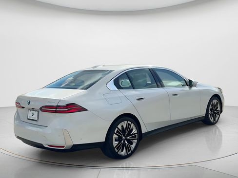 Certified 2026 BMW 530i w/ Premium Package image 5