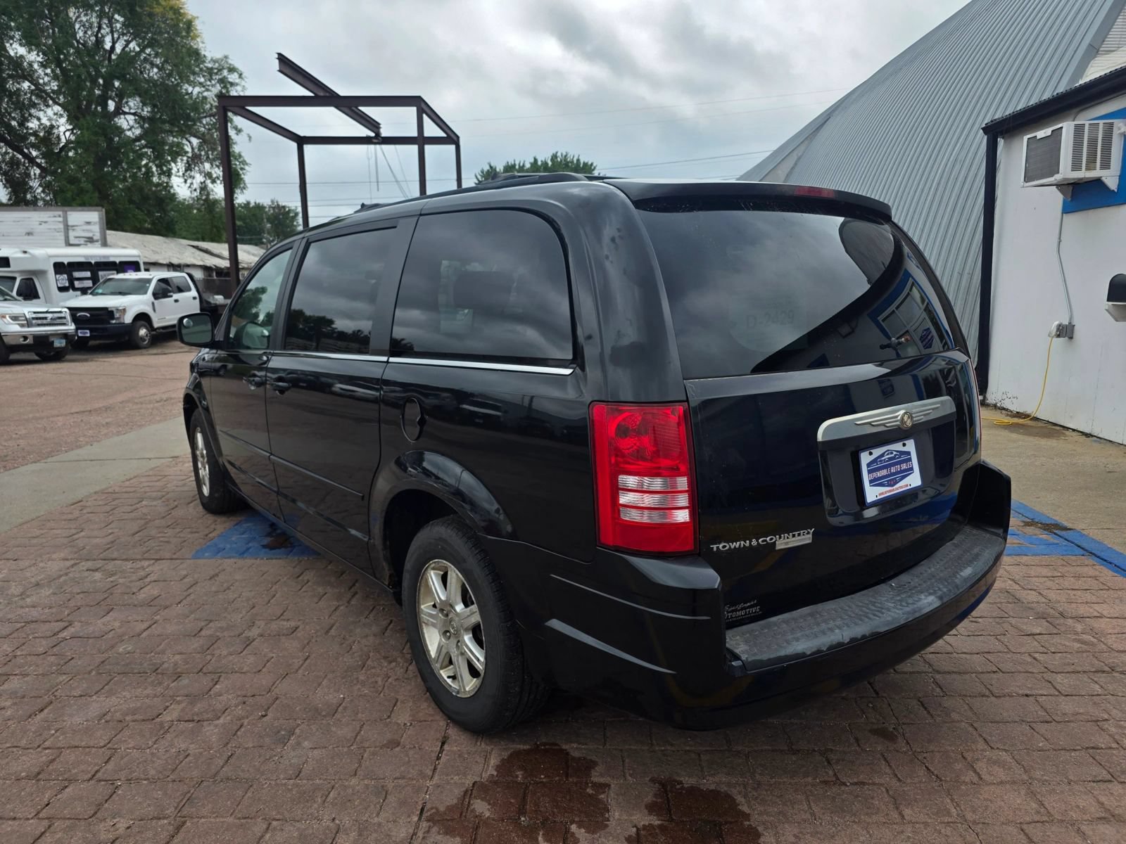 Used 2008 Chrysler Town & Country Touring FWD image 7