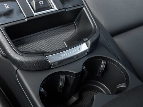 Certified 2026 Porsche Macan AWD/4WD image 27