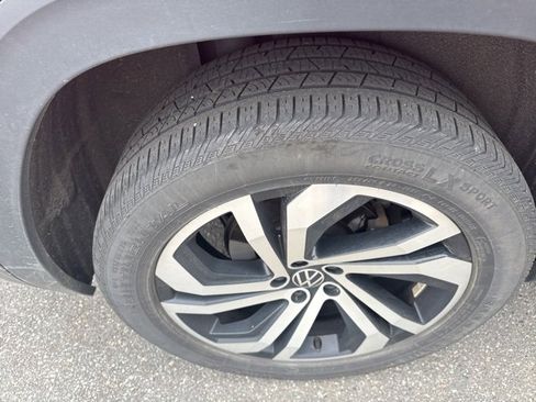 Used 2021 Volkswagen Atlas SEL Premium image 11