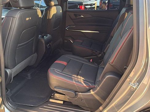 New 2027 Chevrolet Traverse RS w/ LPO, Floor Liner Package FWD image 18
