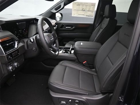 New 2026 GMC Yukon Denali w/ Sun & Power Step Package image 10