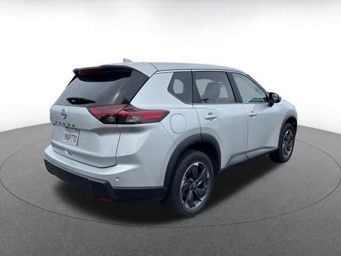 Used 2025 Nissan Rogue SV FWD image 9