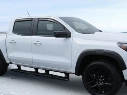 Used 2024 Chevrolet Colorado Z71 w/ Z71 Convenience Package 2