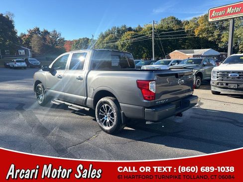 Used 2021 Nissan Titan SV w/ SV Convenience Package image 3