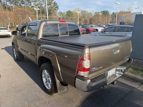 Used 2012 Toyota Tacoma 4x4 Double Cab w/ SR5 Pkg image 4