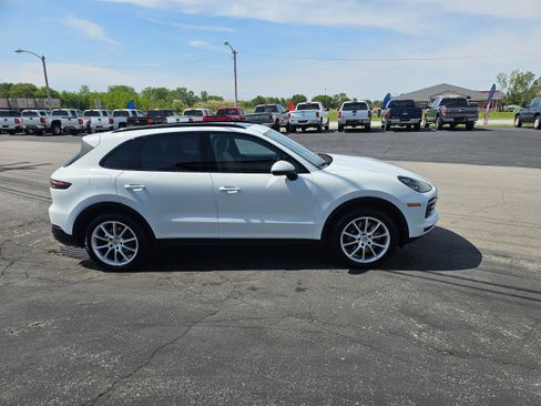 Used 2022 Porsche Cayenne AWD/4WD image 4