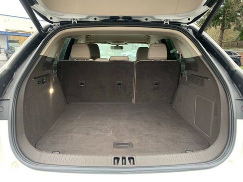 Used 2022 Lincoln Nautilus FWD w/ Premium Package image 5