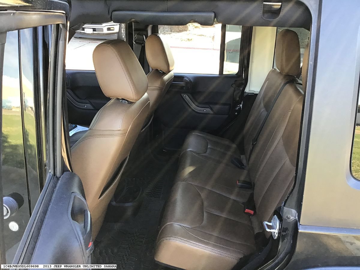Used 2013 Jeep Wrangler Unlimited Sahara AWD/4WD image 9