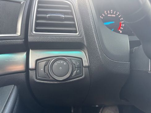 Used 2018 Ford Explorer XLT image 25