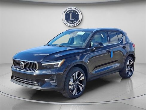New 2025 Volvo XC40 B5 Ultra w/ Climate Package image 3