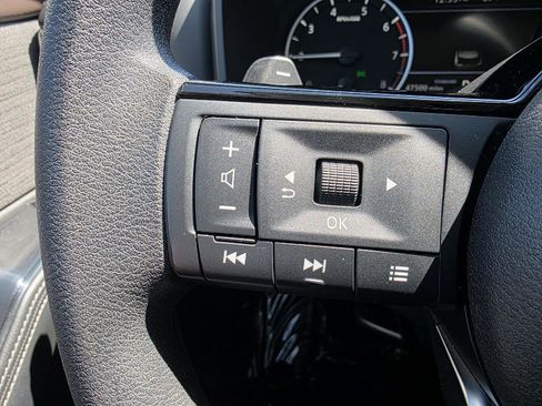 Used 2023 Nissan Rogue SV image 17