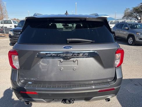 Used 2021 Ford Explorer Limited w/ Equipment Group 301A image 6