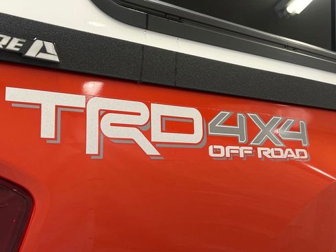 Used 2018 Toyota Tacoma TRD Off-Road image 14